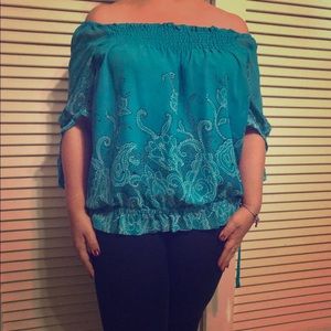 Beautiful off the shoulder top XL